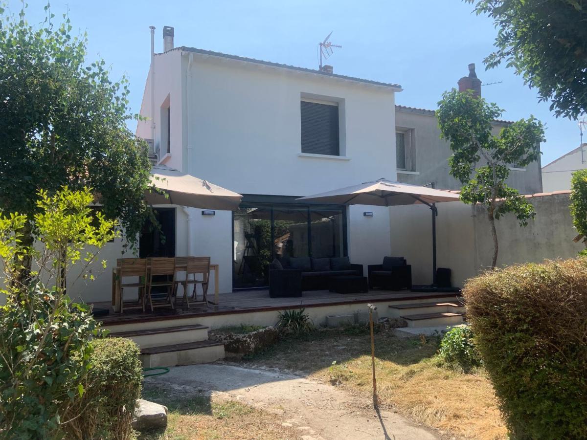 Villa au calme dans un écrin de verdure Aytré Extérieur photo