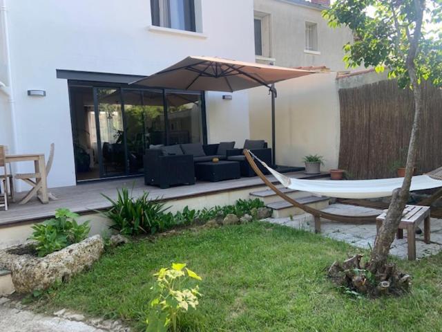 Villa au calme dans un écrin de verdure Aytré Extérieur photo